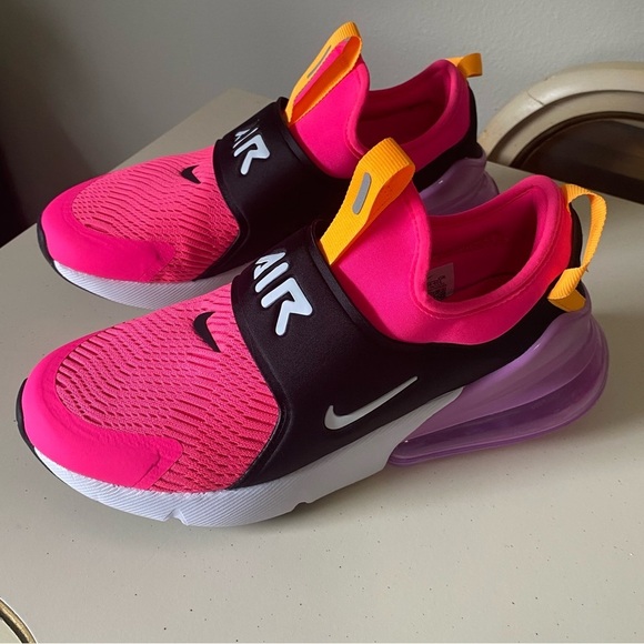 Nike Kids Sneakers in Pink and Black - Picture 2 of 8